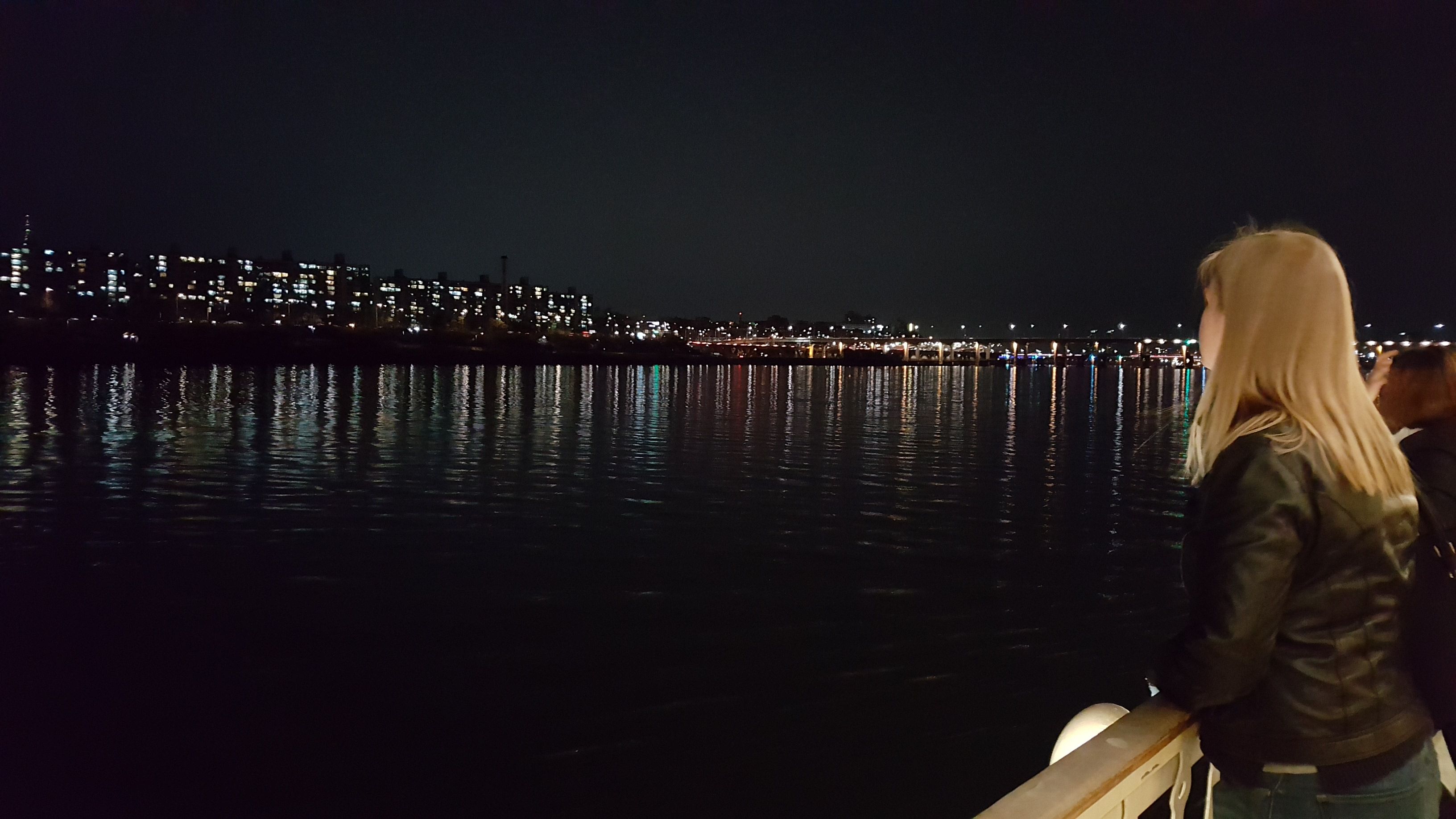 Lichtjes op de Han-rivier